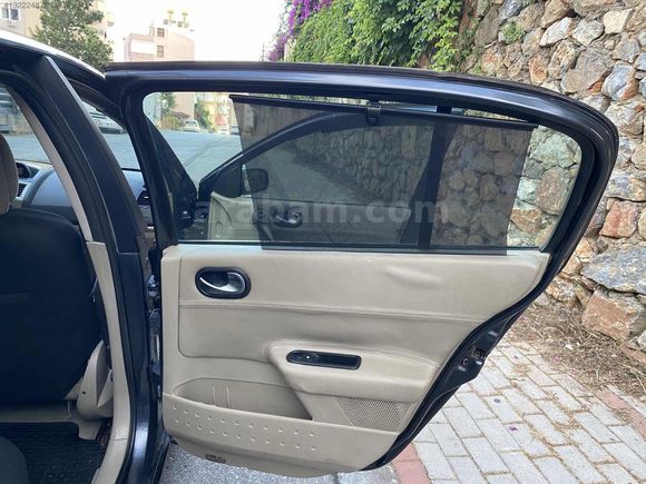 HATASIZ DEĞIŞENSIZ HASAR KAYITSIZ PARÇA BOYALI MEGANE PRİVİLEGE