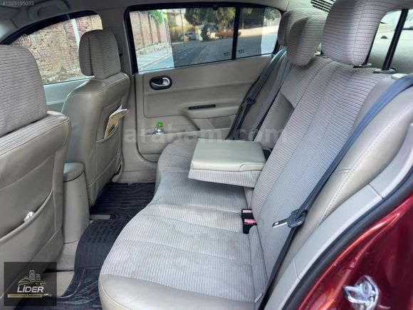 TEMİZ RENAULT MEGANE 2 PRİVİLEGE