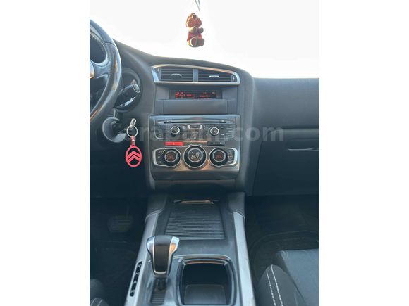 Sahibinden Citroen C4 1.6 e-HDi Confort Plus 2012 Model  242.000 km Beyaz