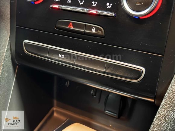 İMZA PLAZA'DAN 2019 RENAULT MEGANE 1.6 TOUCH 72BİN KM HATASIZ