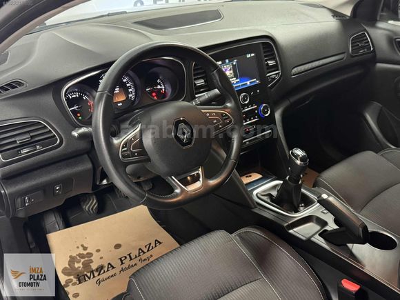 İMZA PLAZA'DAN 2019 RENAULT MEGANE 1.6 TOUCH 72BİN KM HATASIZ