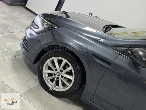 İMZA PLAZA'DAN 2019 RENAULT MEGANE 1.6 TOUCH 72BİN KM HATASIZ