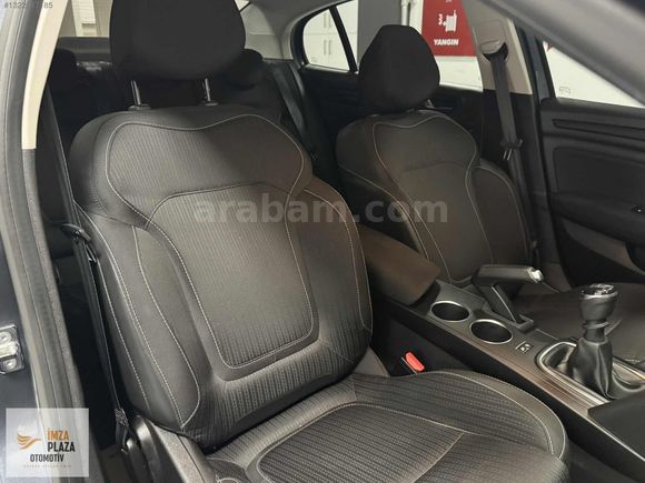 İMZA PLAZA'DAN 2019 RENAULT MEGANE 1.6 TOUCH 72BİN KM HATASIZ