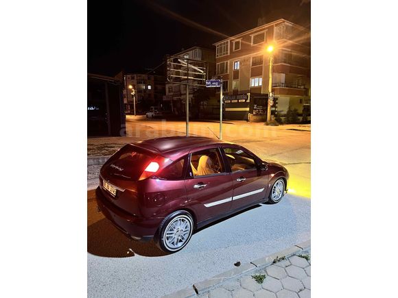 Sahibinden Ford Focus 1.6 Ghia 2001 Model  araç boş verilecektir 