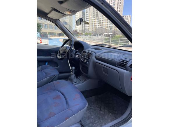 Sahibinden 2001 Model Klimalı 1.4 Benzin Lpg Clio