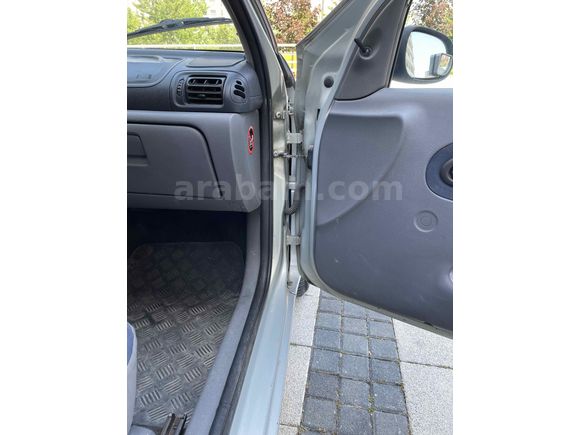 Sahibinden 2001 Model Klimalı 1.4 Benzin Lpg Clio