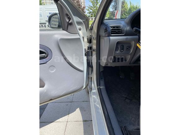 Sahibinden 2001 Model Klimalı 1.4 Benzin Lpg Clio