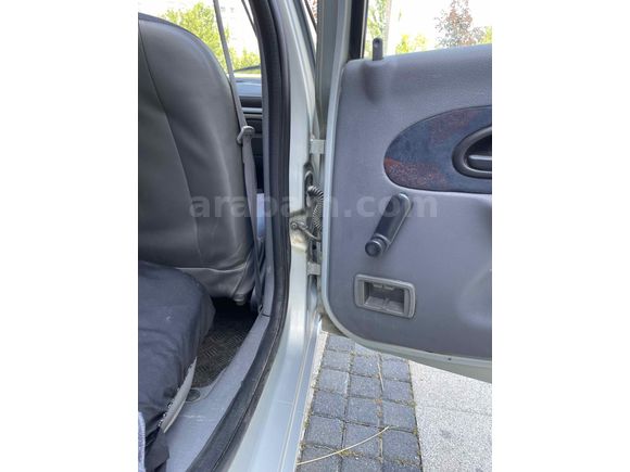 Sahibinden 2001 Model Klimalı 1.4 Benzin Lpg Clio