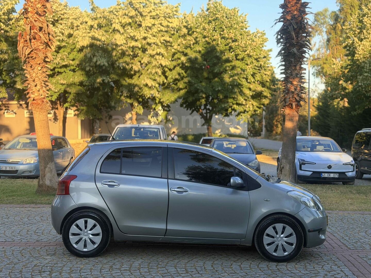 Galeriden Toyota Yaris 1.3 Terra 2007 Model Kocaeli 200.000 km Gri 4