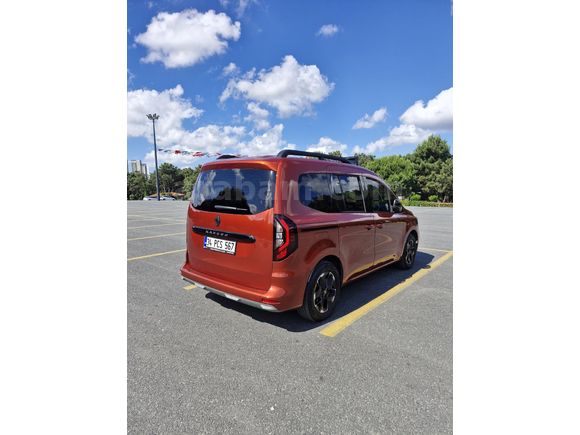 Sahibinden Renault Kangoo Multix 1.5 BluedCi Iconic 2025 Model