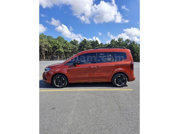 Sahibinden Renault Kangoo Multix 1.5 BluedCi Iconic 2025 Model