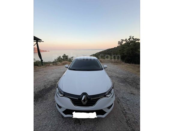 TERTEMİZ HATASIZ BOYASIZ TRAMERSİZ MEGANE 4