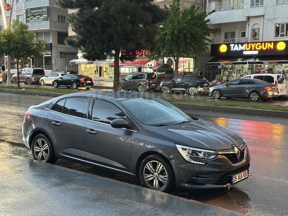 Sahibinden Renault Megane 1.3 TCe Touch 2024 Model 