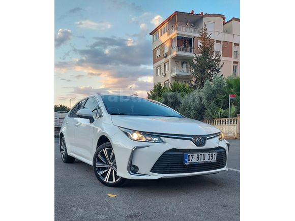 Sahibinden Toyota Corolla 1.8 Hybrid Flame X-Pack 2022 Model