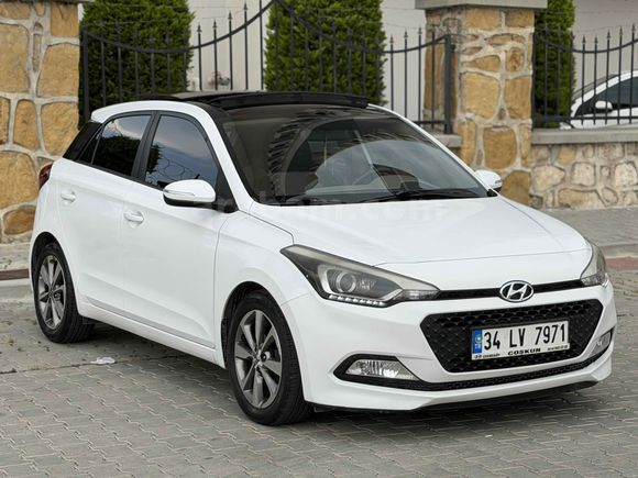 Hyundai i20 1.4 MPI Style 2015  boyasız düşük km Mersin
