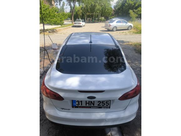 SAHİBİNDEN HATASIZ DEĞİŞENSİZ BOYASIZ 87 BİNDE 2017 FORD FOCUS