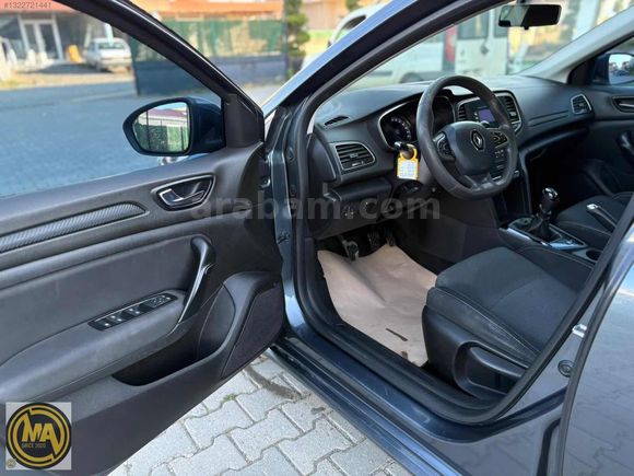 | ÖZGÜVEN | RENAULT MEGANE 1.6 MANUEL JOY EMSALSİZ TERTEMİZ