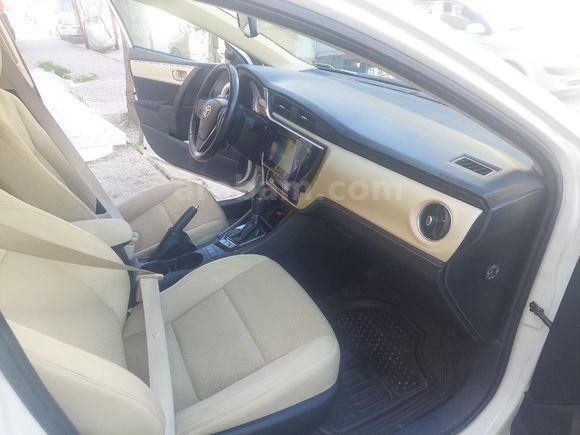 KAMU GÖREVLISI BAYAN ÖGRETMEN'DEN HATASIZ COROLLA