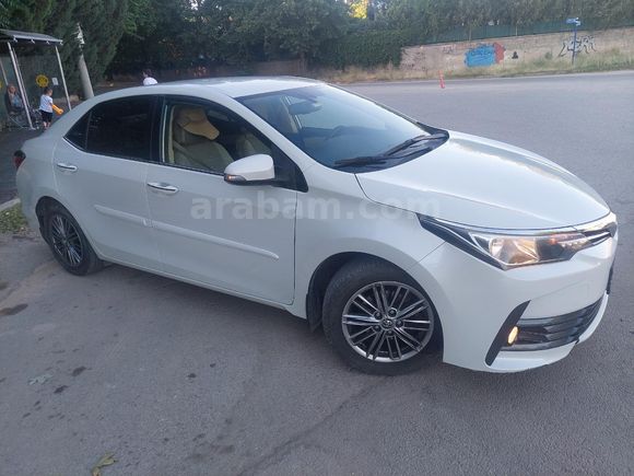 KAMU GÖREVLISI BAYAN ÖGRETMEN'DEN HATASIZ COROLLA