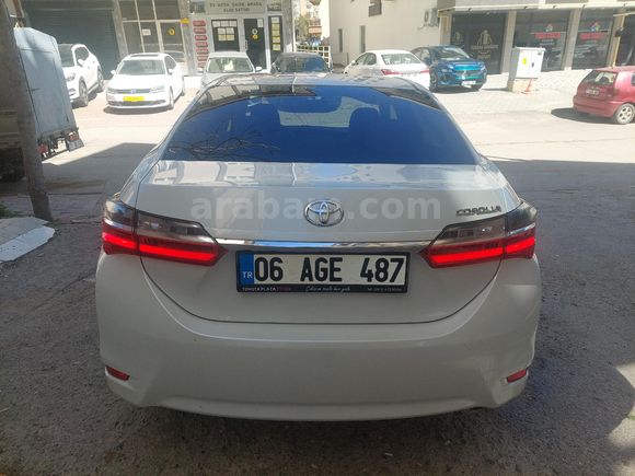 KAMU GÖREVLISI BAYAN ÖGRETMEN'DEN HATASIZ COROLLA