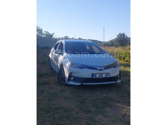 KAMU GÖREVLISI BAYAN ÖGRETMEN'DEN HATASIZ COROLLA