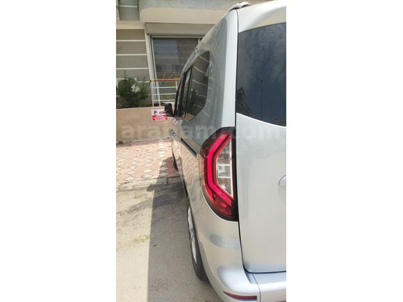 Sahibinden Temiz Aile Aracı Renault Kangoo Multix 1.3 TCe Techno 2024 Model Hatay