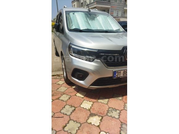 Sahibinden Temiz Aile Aracı Renault Kangoo Multix 1.3 TCe Techno 2024 Model Hatay