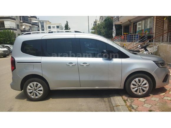 Sahibinden Temiz Aile Aracı Renault Kangoo Multix 1.3 TCe Techno 2024 Model Hatay