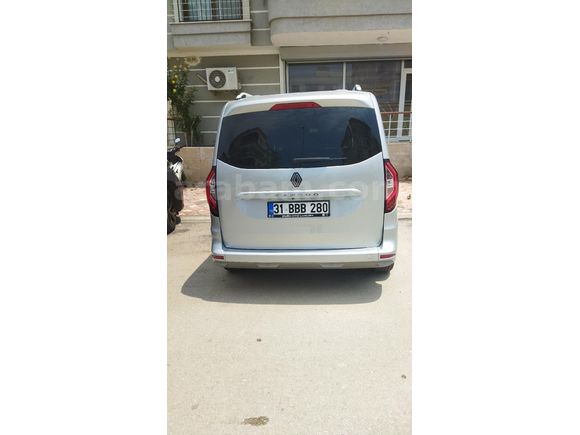 Sahibinden Temiz Aile Aracı Renault Kangoo Multix 1.3 TCe Techno 2024 Model Hatay