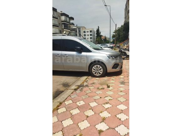 Sahibinden Temiz Aile Aracı Renault Kangoo Multix 1.3 TCe Techno 2024 Model Hatay