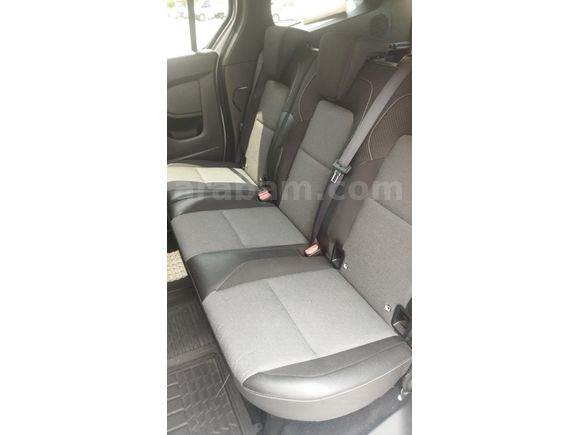 Sahibinden Temiz Aile Aracı Renault Kangoo Multix 1.3 TCe Techno 2024 Model Hatay