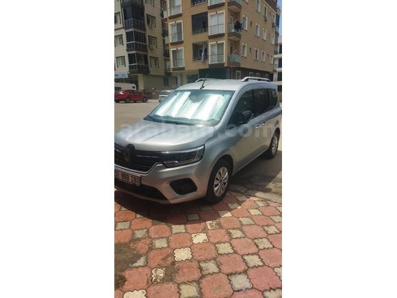 Sahibinden Temiz Aile Aracı Renault Kangoo Multix 1.3 TCe Techno 2024 Model Hatay