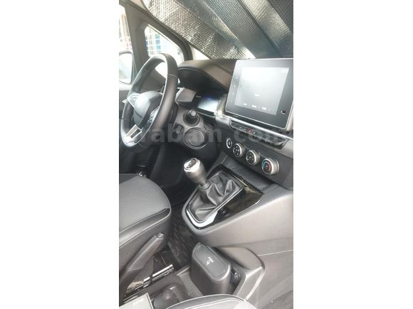 Sahibinden Temiz Aile Aracı Renault Kangoo Multix 1.3 TCe Techno 2024 Model Hatay