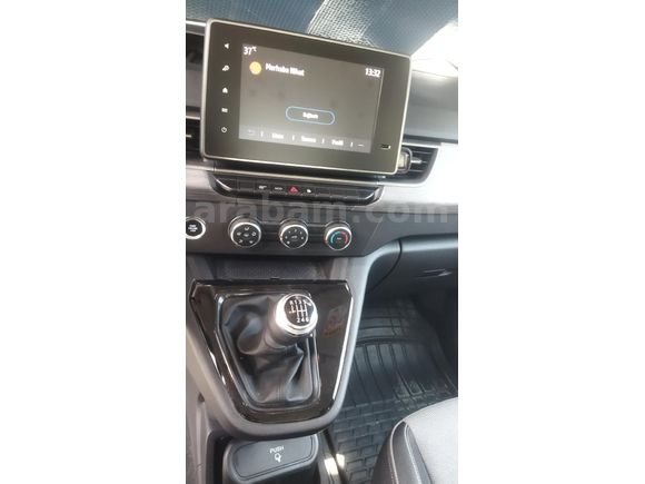 Sahibinden Temiz Aile Aracı Renault Kangoo Multix 1.3 TCe Techno 2024 Model Hatay