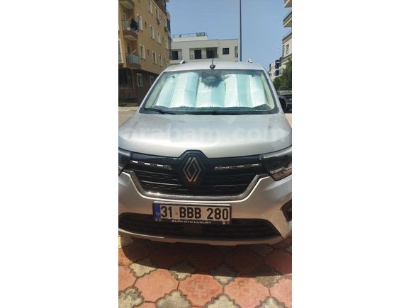 Sahibinden Temiz Aile Aracı Renault Kangoo Multix 1.3 TCe Techno 2024 Model Hatay
