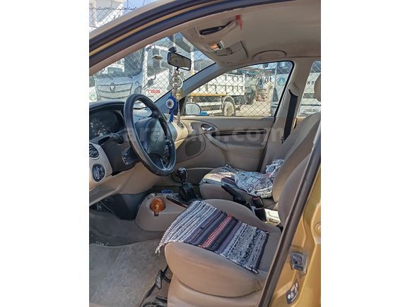Ford Focus 2.0 Ghia 2000 Model