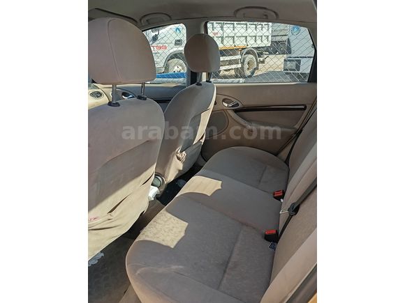 Ford Focus 2.0 Ghia 2000 Model