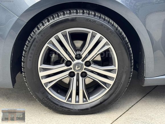 2023 ÇIKIŞLI MEGANE TOUCH OTOMATİK 75 BİN KM'DE