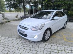 Sahibinden Hyundai Accent Blue 1.4 CVVT Mode Plus 2014 Model  162.000 km Beyaz