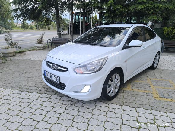 Sahibinden Hyundai Accent Blue 1.4 CVVT Mode Plus 2014 Model  162.000 km Beyaz