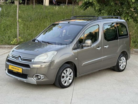 DEMİR MOTORS'dan HATASIZ BOYASIZ TRAMERSİZ CAM TAVANLI