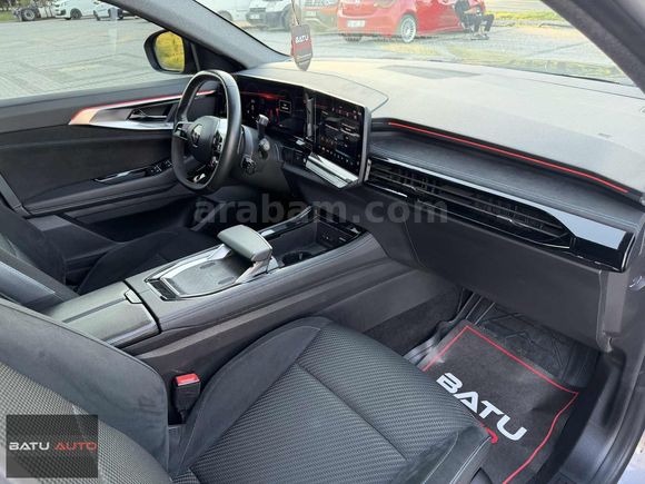 BATU AUTO'DAN 2024 RENAULT AUSTRAL ALPİNE CAM TVAN 48 BİNDE