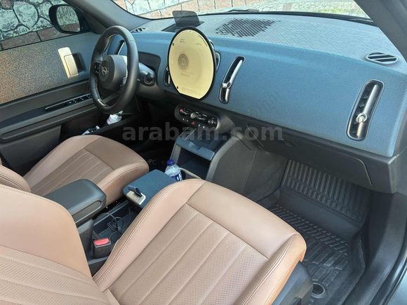 YSF PLAZA'DAN 2025 MODEL ORİJİNAL COUNTRYMAN E