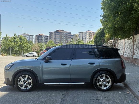 YSF PLAZA'DAN 2025 MODEL ORİJİNAL COUNTRYMAN E