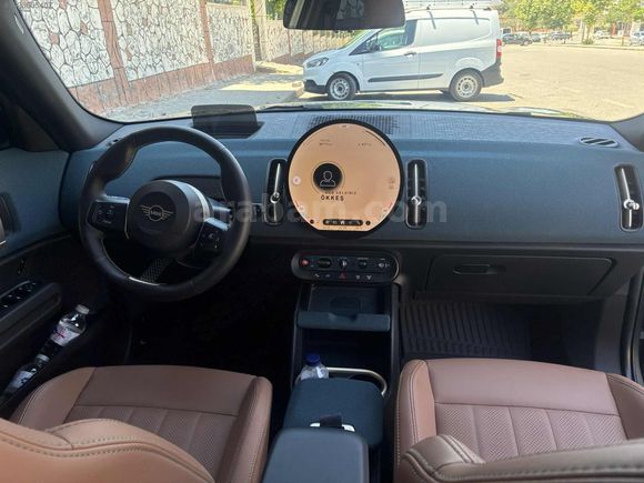YSF PLAZA'DAN 2025 MODEL ORİJİNAL COUNTRYMAN E