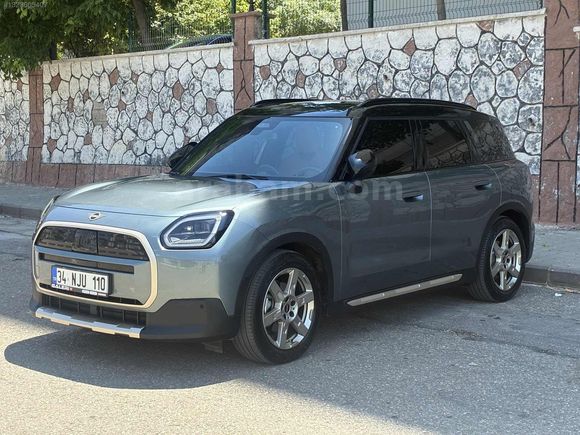 YSF PLAZA'DAN 2025 MODEL ORİJİNAL COUNTRYMAN E