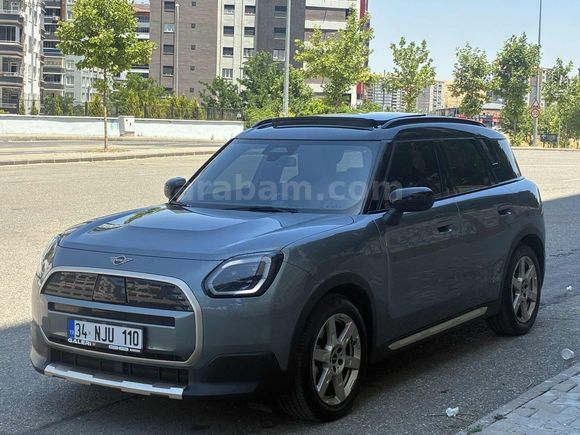 YSF PLAZA'DAN 2025 MODEL ORİJİNAL COUNTRYMAN E