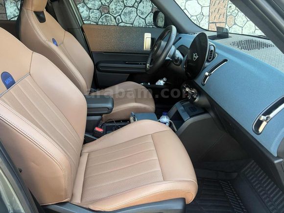 YSF PLAZA'DAN 2025 MODEL ORİJİNAL COUNTRYMAN E