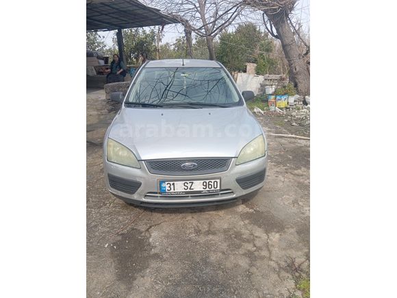 Sahibinden Ford Focus 1.6 Trend 2006 Model  300.000 km Gri (Gümüş)