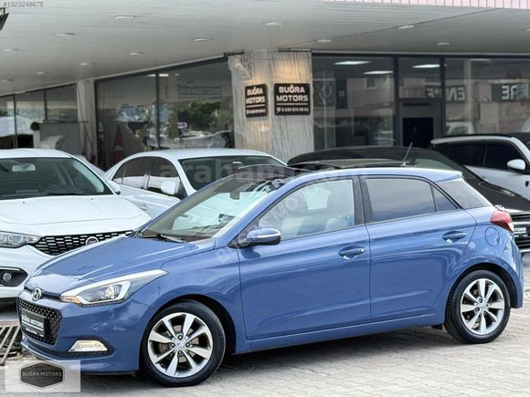 2016 Model Hyundai İ20 1.4 MPI Style Cam Tavan 70.000 KM'